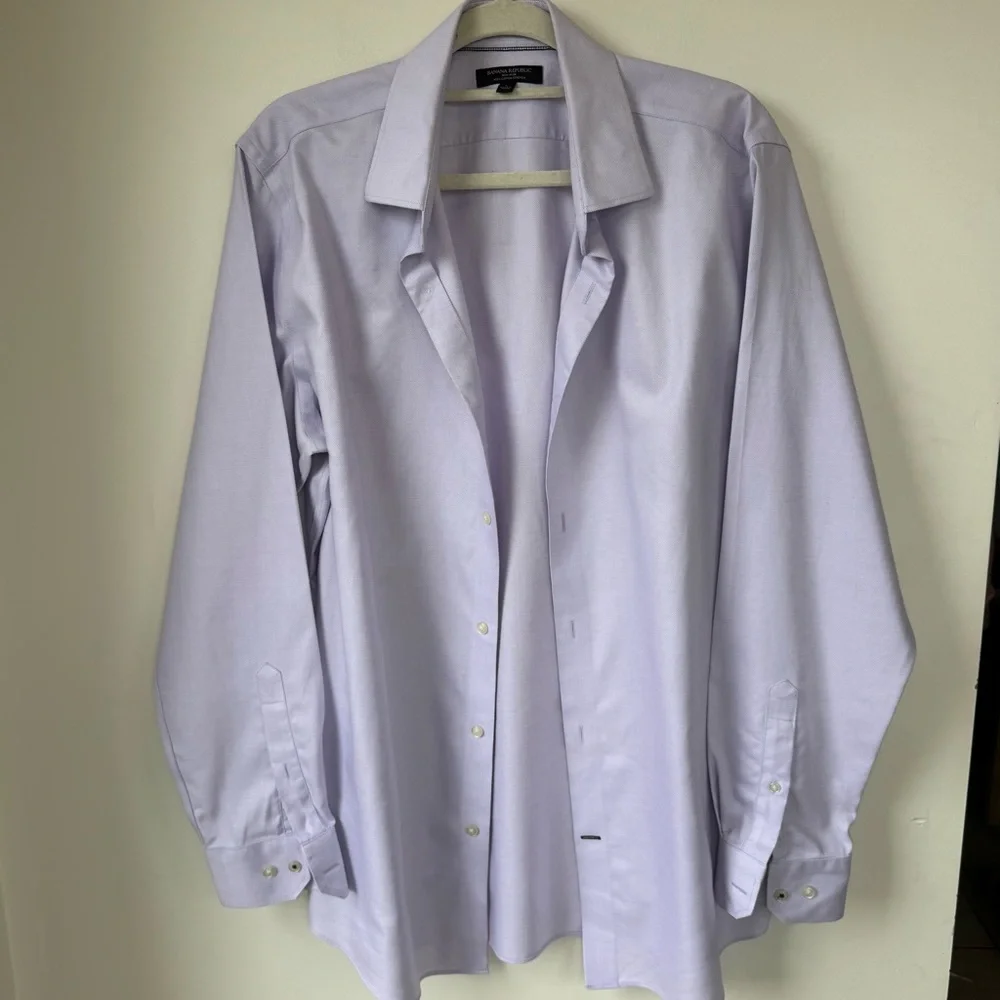 Banana Republic men’s Lavender Dress Shirt